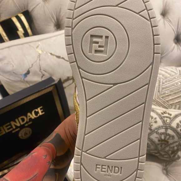 Fendi Women's White and Gold Sneakers. LIMITED ADDITION. - Picture 4 of 13
